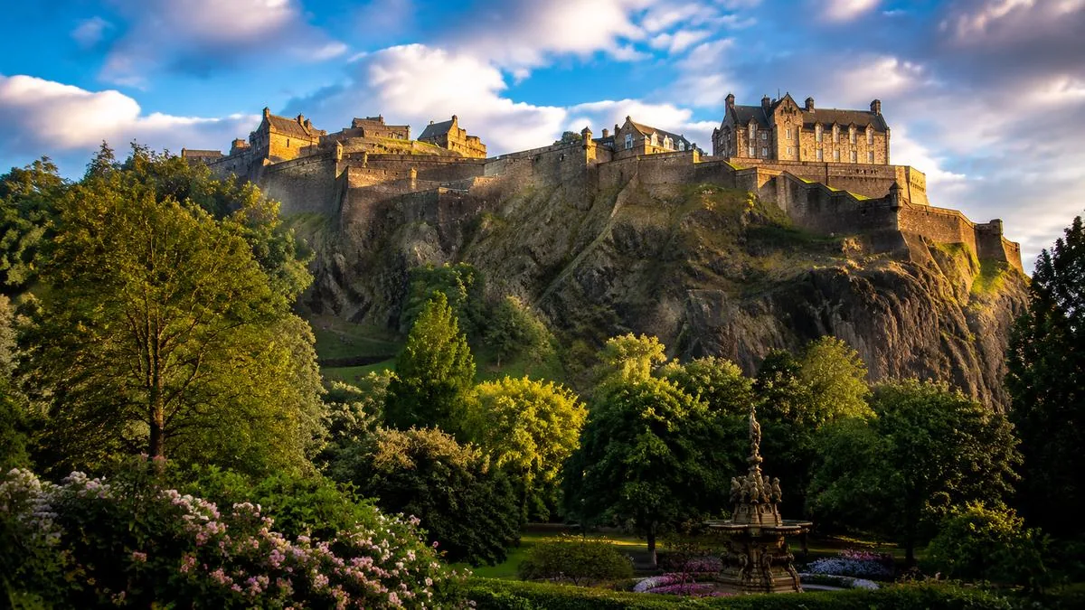 Edinburgh: Castle Guided Tour & Holyrood Palace Ticket